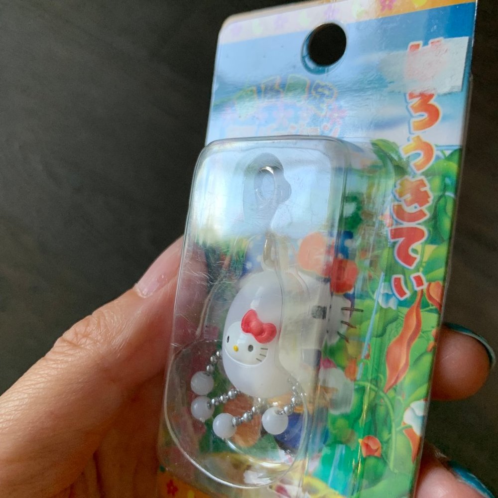 2005 HELLO KITTY RICE CELL CHARM - Picture 6 of 7